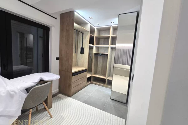 Shtepi me qera Apartament ne Tirane, 3+1, Mobilimi E mobiluar, Pagesa 1,700  Euro.