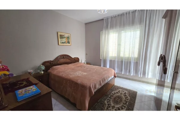 Shtepi me qera Apartament ne Tirane, 3+1, Mobilimi E mobiluar, Pagesa 650  Euro.