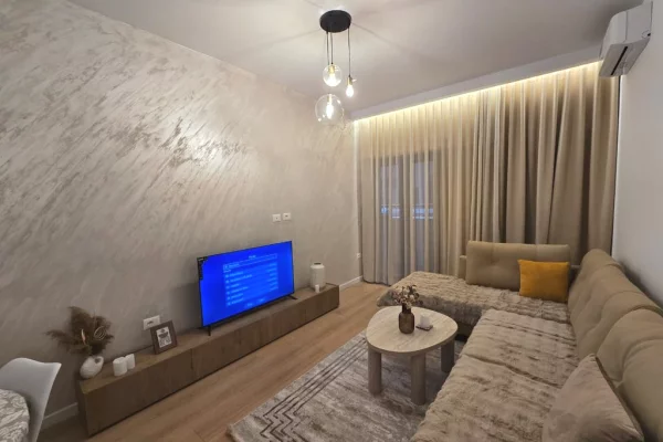 Shtepi me qera 2+1 ne Tirane - 1,500 Euro