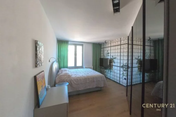 Shtepi me qera Apartament ne Tirane, 3+1, Mobilimi E mobiluar, Pagesa 1,600  Euro.