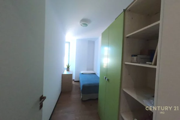 Shtepi me qera Apartament ne Tirane, 3+1, Mobilimi E mobiluar, Pagesa 1,600  Euro.