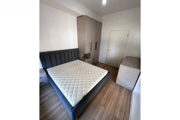 Shtepi ne shitje Apartament ne Tirane, 2+1, Mobilimi E mobiluar, Pagesa 130,000  Euro.