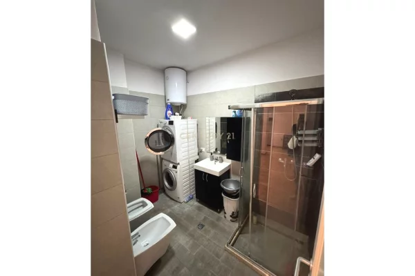 Shtepi me qera Apartament ne Tirane, 1+1, Mobilimi Bosh, pa mobiluar, Pagesa 750  Euro.