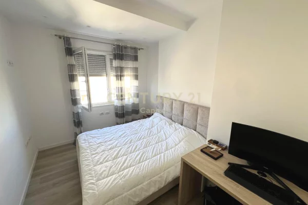 Shtepi me qera Apartament ne Tirane, 3+1, Mobilimi E mobiluar, Pagesa 1,300  Euro.