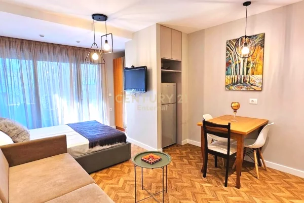 Ambiente Commerciale in Affitto 1+1 a Tirana - 55,000 Leke