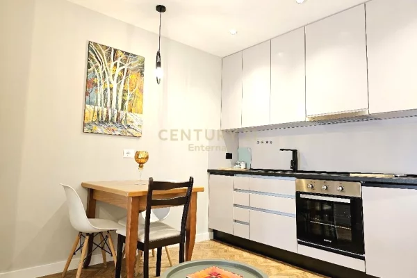 Ambiente Commerciale in Affitto 1+1 a Tirana - 55,000 Leke