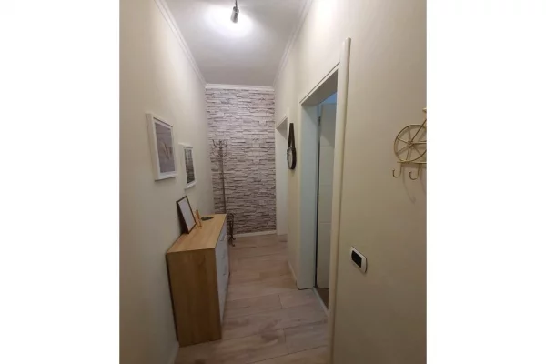 Shtepi me qera 1+1 ne Tirane - 1,100 Euro