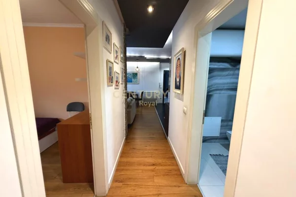 Shtepi ne shitje Apartament ne Tirane, 3+1, Mobilimi E mobiluar, Pagesa 250,000  Euro.