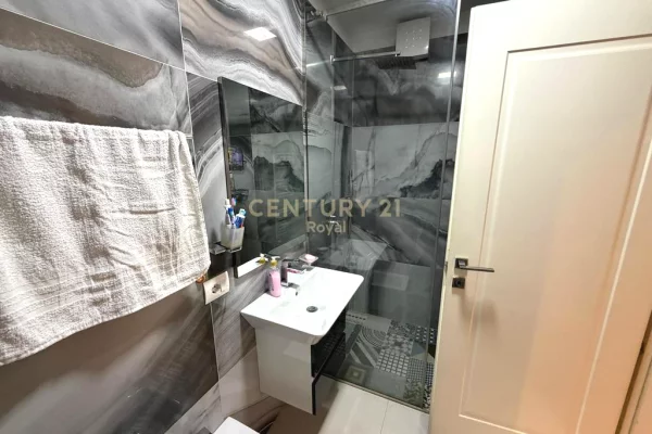 Shtepi ne shitje Apartament ne Tirane, 3+1, Mobilimi E mobiluar, Pagesa 250,000  Euro.