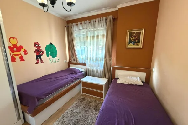 Shtepi ne shitje Apartament ne Tirane, 3+1, Mobilimi E mobiluar, Pagesa 250,000  Euro.