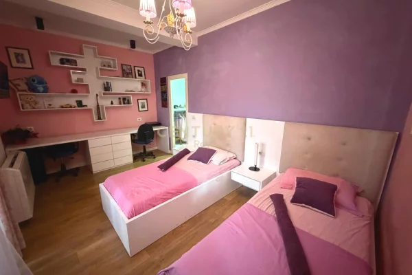 Shtepi ne shitje Apartament ne Tirane, 3+1, Mobilimi E mobiluar, Pagesa 250,000  Euro.