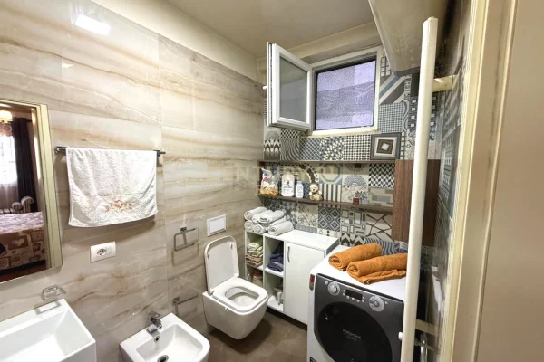 Shtepi ne shitje Apartament ne Tirane, 3+1, Mobilimi E mobiluar, Pagesa 250,000  Euro.