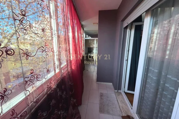 Shtepi ne shitje Apartament ne Tirane, 3+1, Mobilimi E mobiluar, Pagesa 250,000  Euro.