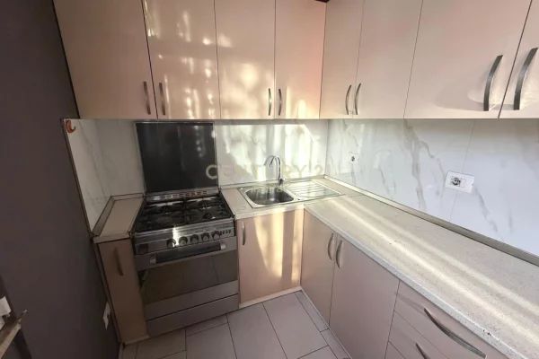 Shtepi ne shitje Apartament ne Tirane, 3+1, Mobilimi E mobiluar, Pagesa 250,000  Euro.