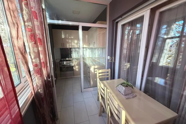 Shtepi ne shitje Apartament ne Tirane, 3+1, Mobilimi E mobiluar, Pagesa 250,000  Euro.