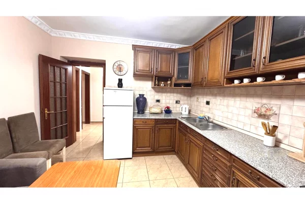 Shtepi me qera 2+1 ne Tirane - 650 Euro