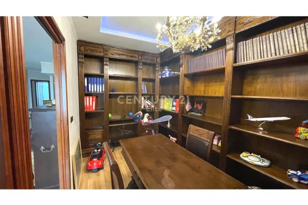 Shtepi me qera 2+1 ne Tirane - 2,000 Euro