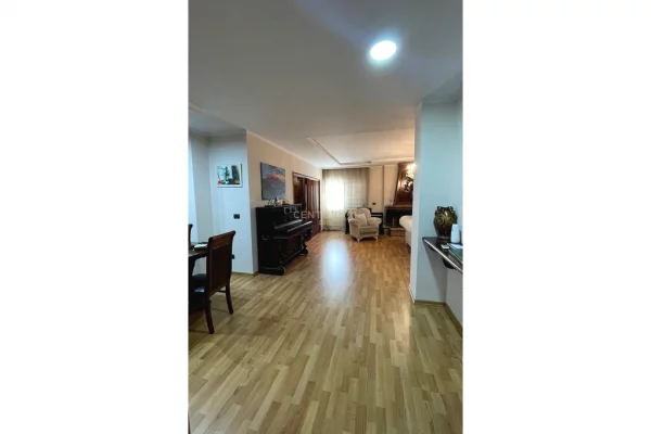 Shtepi me qera Apartament ne Tirane, 2+1, Mobilimi E mobiluar, Pagesa 2,000  Euro.