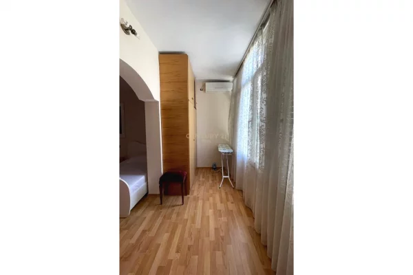 Shtepi me qera Apartament ne Tirane, 2+1, Mobilimi E mobiluar, Pagesa 2,000  Euro.