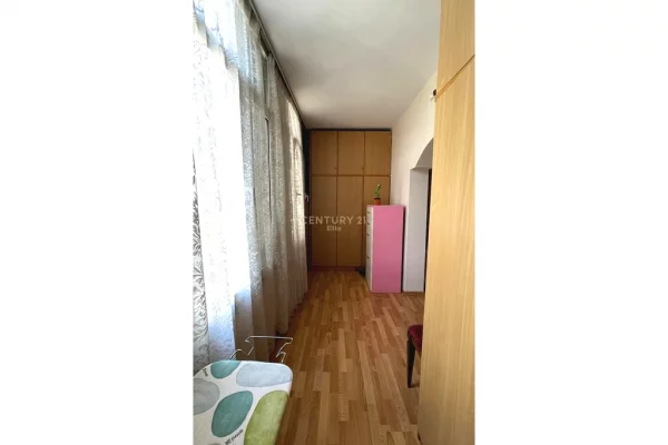 Shtepi me qera Apartament ne Tirane, 2+1, Mobilimi E mobiluar, Pagesa 2,000  Euro.
