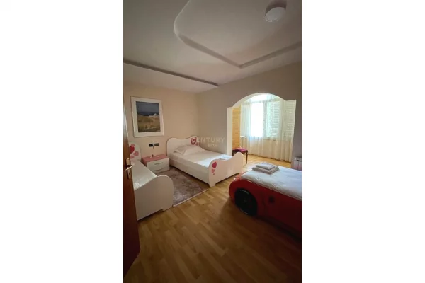 Shtepi me qera Apartament ne Tirane, 2+1, Mobilimi E mobiluar, Pagesa 2,000  Euro.