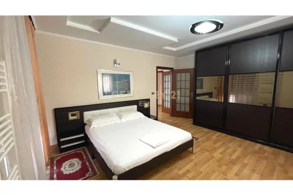 Shtepi me qera Apartament ne Tirane, 2+1, Mobilimi E mobiluar, Pagesa 2,000  Euro.