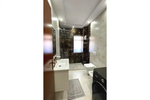 Shtepi me qera Apartament ne Tirane, 2+1, Mobilimi E mobiluar, Pagesa 2,000  Euro.