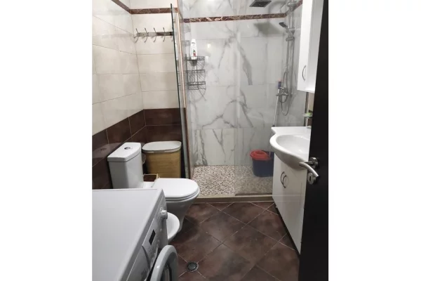 Shtepi me qera Apartament ne Tirane, 2+1, Mobilimi E mobiluar, Pagesa 950  Euro.