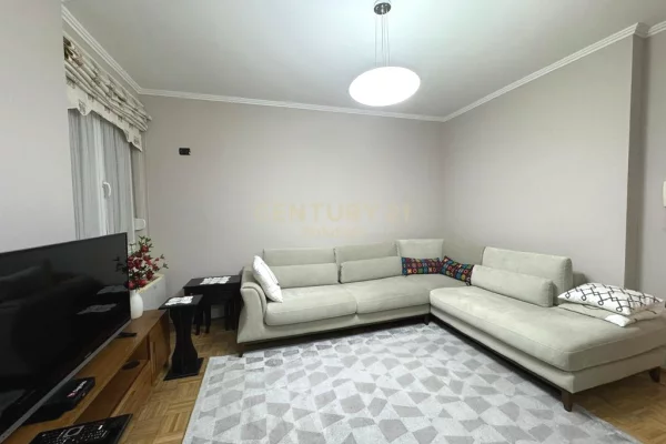 Shtepi me qera 2+1 ne Tirane - 1,000 Euro