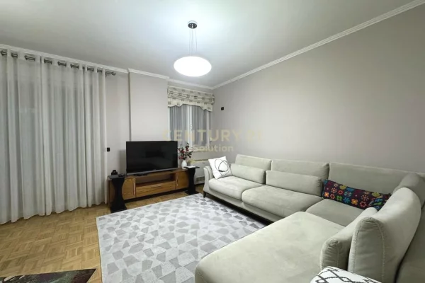 Shtepi me qera 2+1 ne Tirane - 1,000 Euro