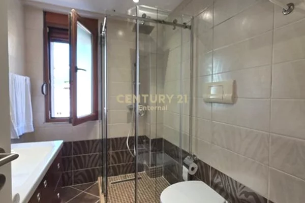 Shtepi me qera Apartament ne Tirane, 2+1, Mobilimi E mobiluar, Pagesa 1,500  Euro.