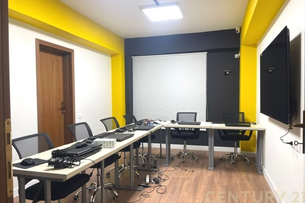 Shtepi me qera Apartament ne Tirane, 3+1, Mobilimi Bosh, pa mobiluar, Pagesa 1,100  Euro.