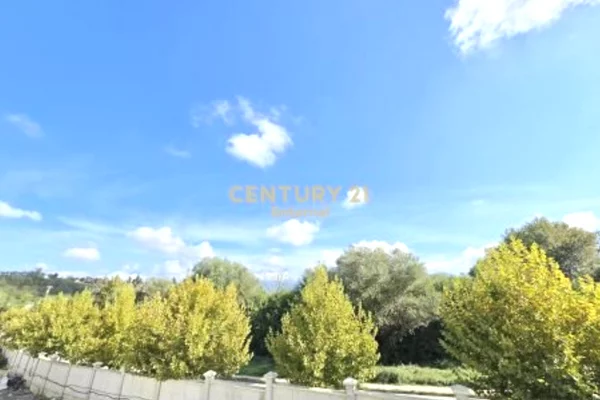 Shtepi ne shitje Vila Luksoze ne Tirane, 6+1, Mobilimi Bosh, pa mobiluar, Pagesa 1,350,000  Euro.