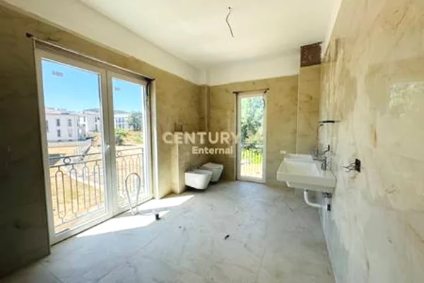 Shtepi ne shitje Vila Luksoze ne Tirane, 6+1, Mobilimi Bosh, pa mobiluar, Pagesa 1,350,000  Euro.