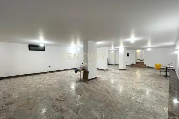 Ambient biznesi me qera 3+1 ne Tirane - 3,100 Euro