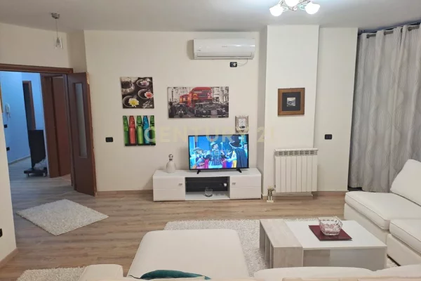 Shtepi me qera Apartament ne Tirane, 2+1, Mobilimi E mobiluar, Pagesa 650  Euro.
