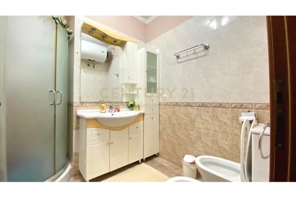 Shtepi me qera Apartament ne Tirane, 2+1, Mobilimi E mobiluar, Pagesa 750  Euro.