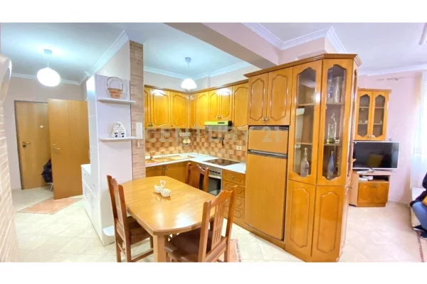 Shtepi me qera 2+1 ne Tirane - 750 Euro