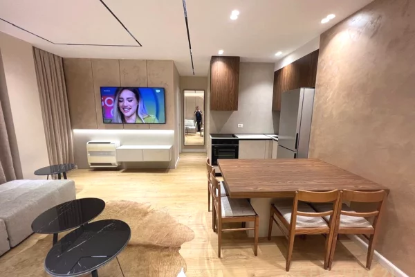 Shtepi me qera 2+1 ne Tirane - 1,650 Euro