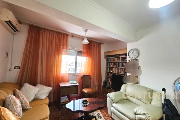 Shtepi ne shitje Apartament ne Tirane, 2+1, Mobilimi E mobiluar, Pagesa 156,000  Euro.