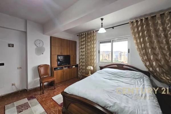 Shtepi ne shitje Apartament ne Tirane, 2+1, Mobilimi E mobiluar, Pagesa 156,000  Euro.