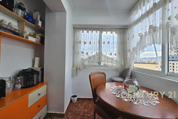 Shtepi ne shitje Apartament ne Tirane, 2+1, Mobilimi E mobiluar, Pagesa 156,000  Euro.