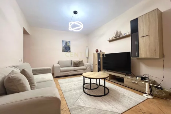 Shtepi me qera 2+1 ne Tirane - 700 Euro