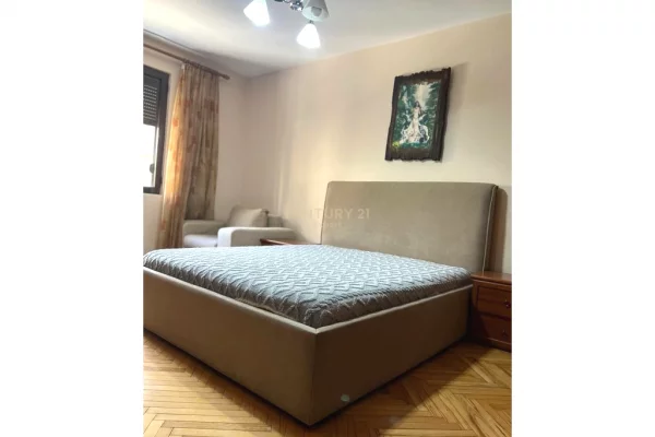Shtepi me qera Apartament ne Tirane, 2+1, Mobilimi E mobiluar, Pagesa 700  Euro.