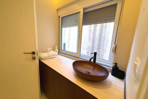 Shtepi ne shitje Apartament ne Sarande, 3+1, Mobilimi E mobiluar, Pagesa 300,000  Euro.