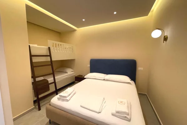 Shtepi ne shitje Apartament ne Sarande, 3+1, Mobilimi E mobiluar, Pagesa 300,000  Euro.