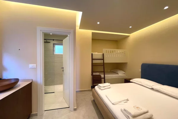 Shtepi ne shitje Apartament ne Sarande, 3+1, Mobilimi E mobiluar, Pagesa 300,000  Euro.