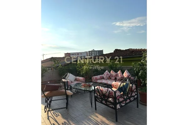 Shtepi ne shitje Apartament ne Tirane, 2+1, Mobilimi E mobiluar, Pagesa 250,000  Euro.