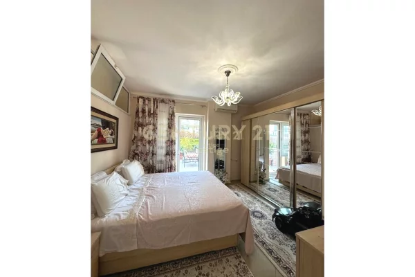 Shtepi ne shitje Apartament ne Tirane, 2+1, Mobilimi E mobiluar, Pagesa 250,000  Euro.