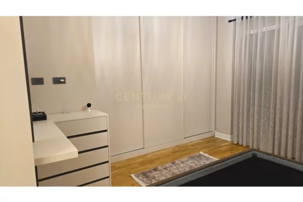 Shtepi me qera Vila Luksoze ne Tirane, 2+1, Mobilimi E mobiluar, Pagesa 2,000  Euro.